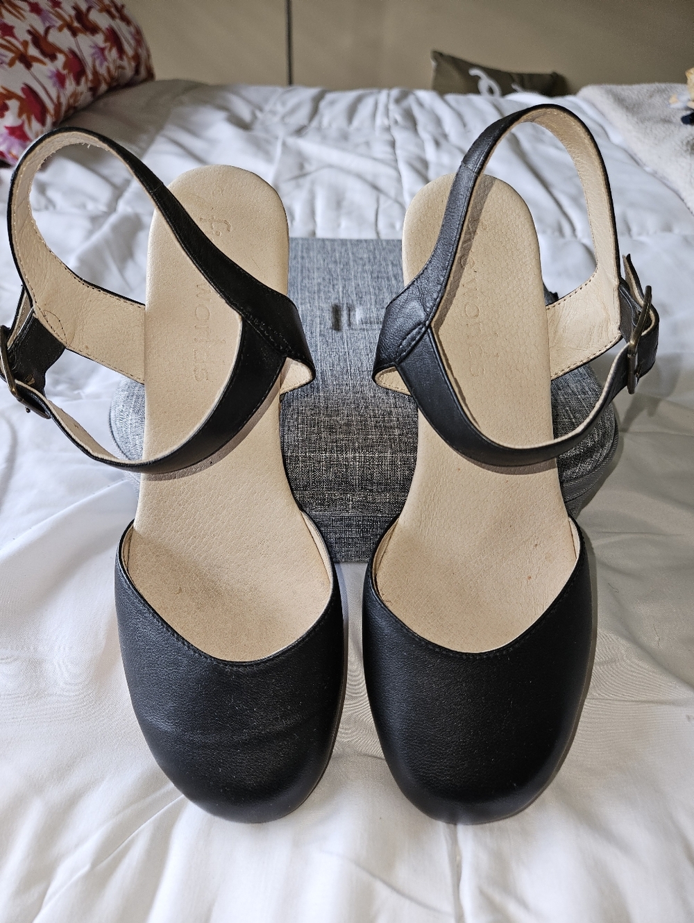 Five Worlds by Cordani Black Leather Wooden Wedge Clogs - Size 9.5